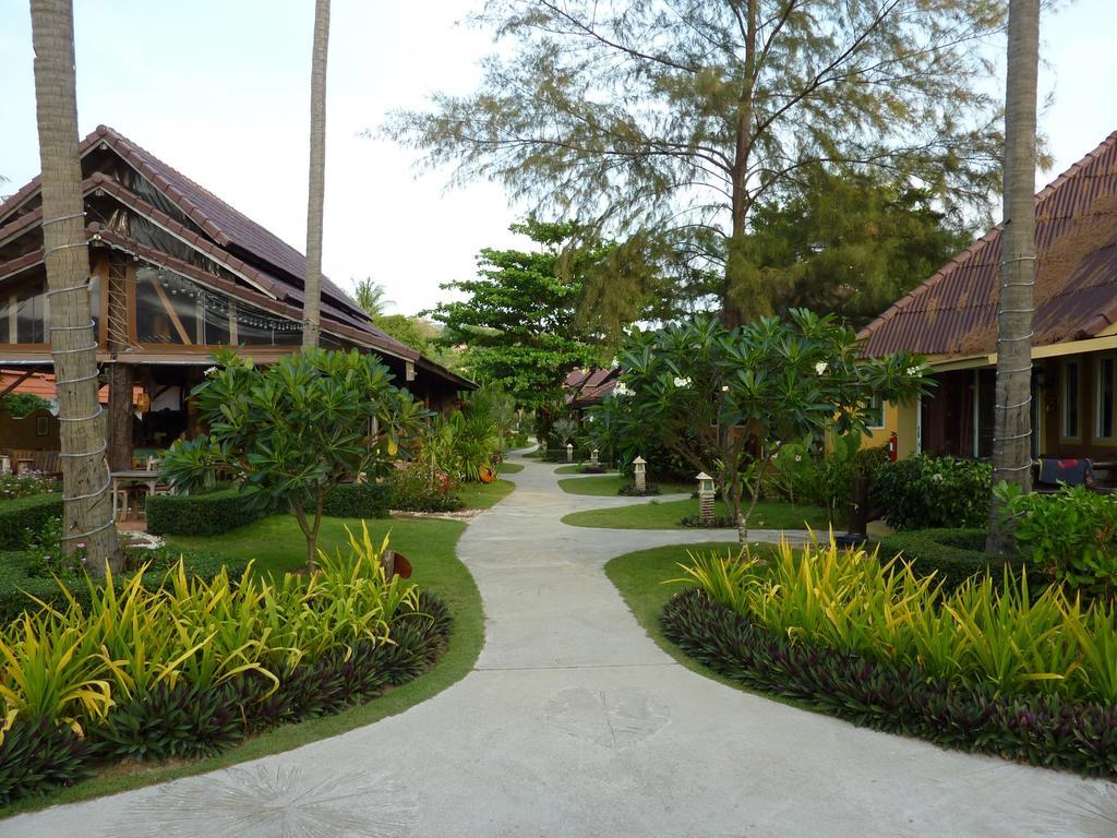 Lanta Castaway Beach Resort Koh Lanta Exterior photo