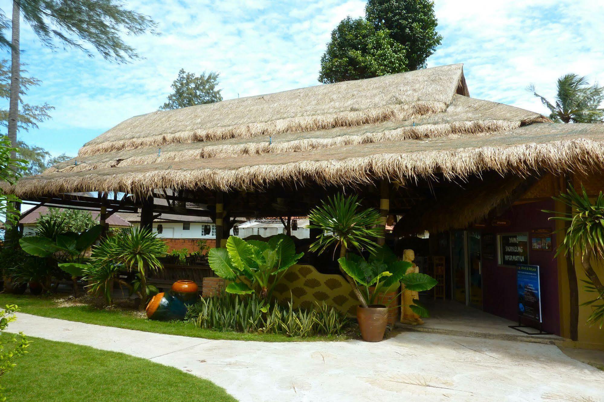 Lanta Castaway Beach Resort Koh Lanta Exterior photo